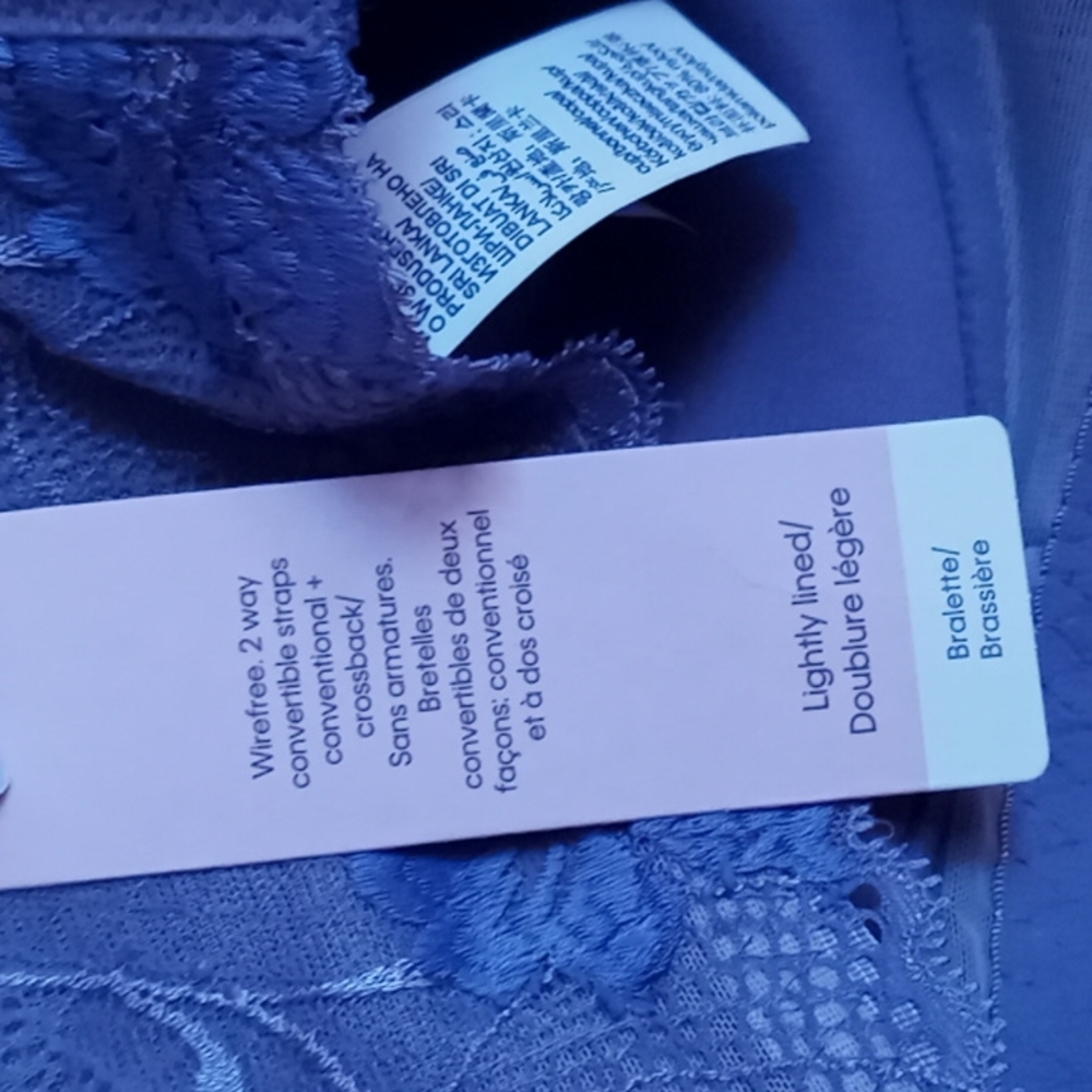 •Calvin Klein Wirefree Two-Way Convertible Bralette - Picture 11 of 13